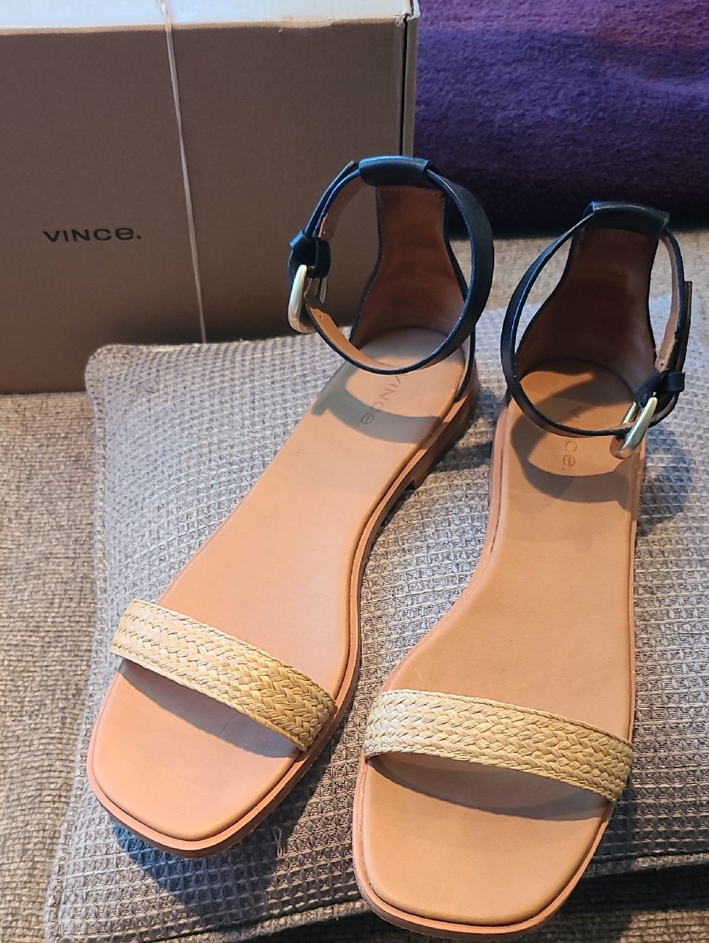 Vince Tan Footbed Sandals with Black Ankle Straps Womens Size 9.5